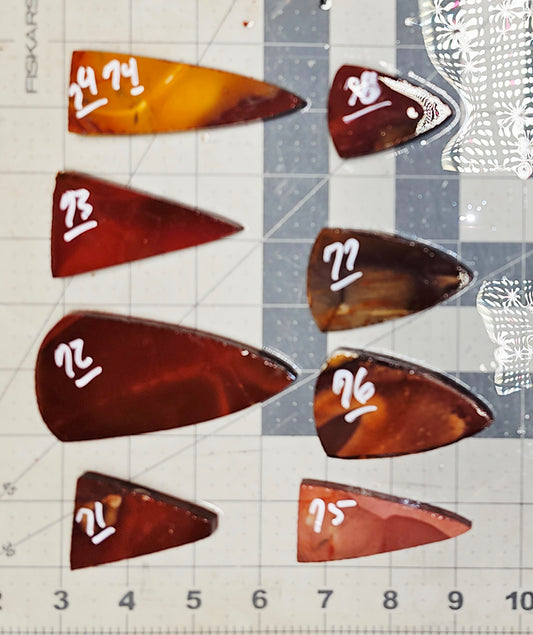 Page 8 Mookite Preforms, Flintknapping Slabs.