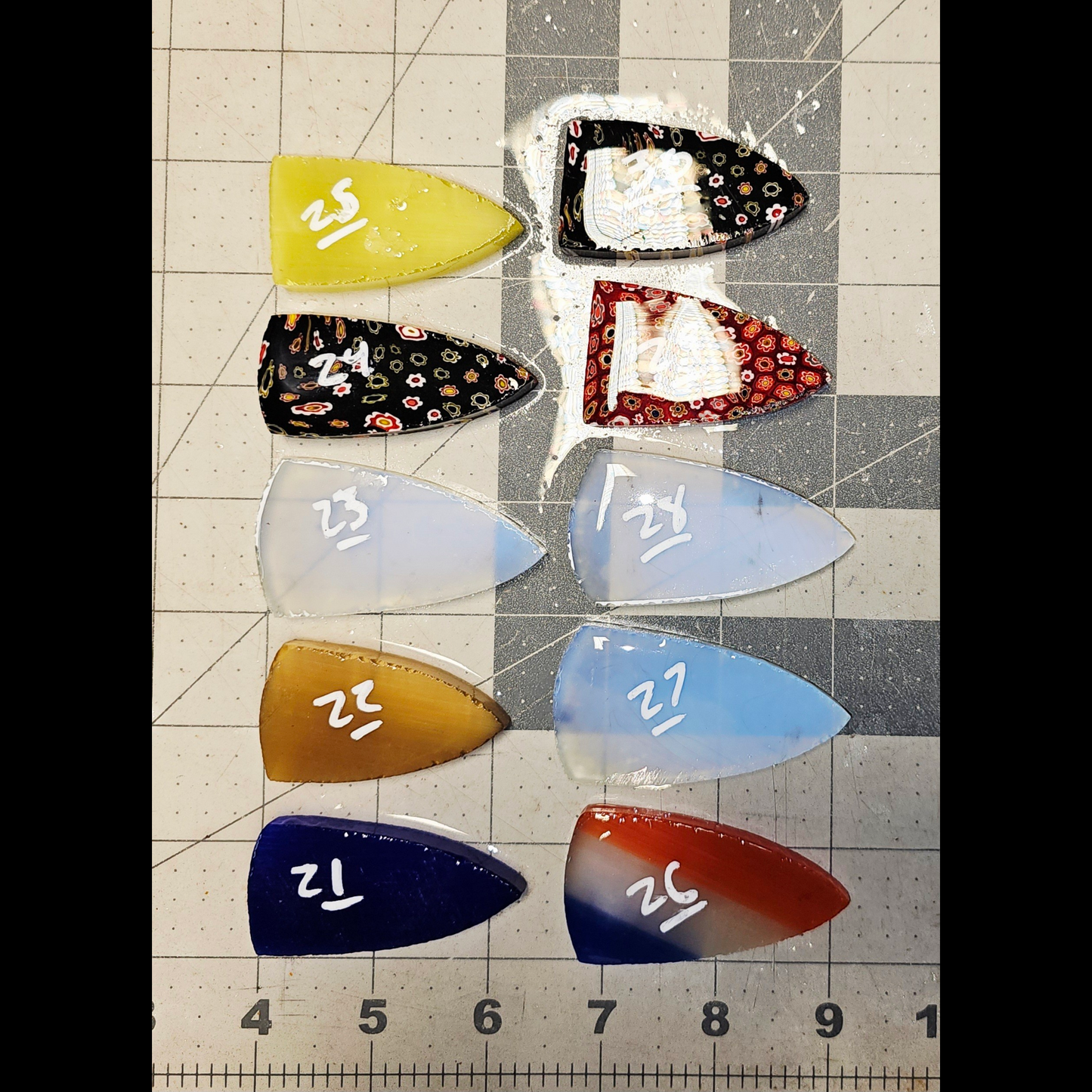 Page 3 Pendant / Arrowhead Preforms, Flintknapping Slabs.