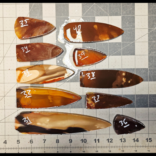 Page 4 Mookite Preforms, Flintknapping Slabs.