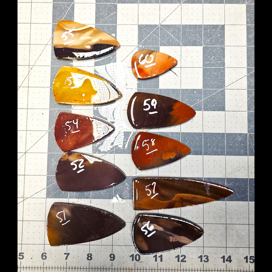 Page 6 Mookite Preforms, Flintknapping Slabs.